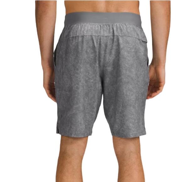 Lululemon Men’s T.H.E. Linerless Short 9" Size M Gravel Dust Grey Gym Athletic - Picture 2 of 9